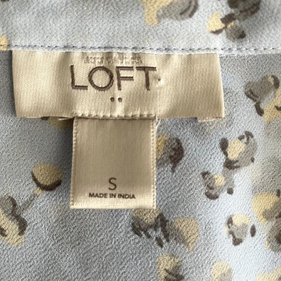 Loft Light Blue Floral Print Sheer Button Down Blouse Sz S - Picture 4 of 4